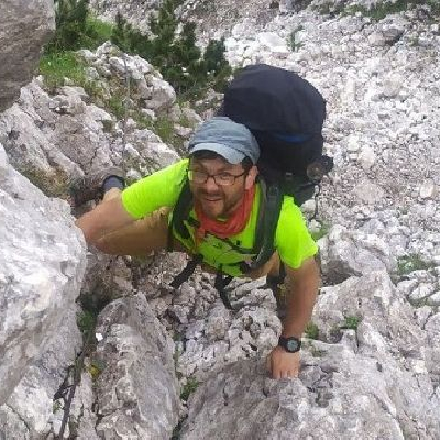 Богдан Ославський на гірському масиві Пятра Краюлуй.jpg