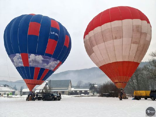 Перелетіли Карпати на повітряній кулі: львів’яни встановили рекорд України. ВІДЕО