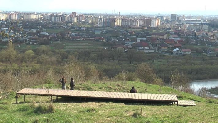 Як у Вовчинецьких горах Франківської ТГ облаштовують зони відпочинку. ВІДЕО